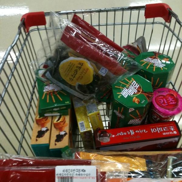 Photo taken at 홈플러스 (Home plus) by Ophthalmologee T. on 4/14/2012-釜山市海云台区Centum东路6号(Centum City店) Photo taken at 홈플러스 (Home plus) by Ophthalmologee T. on 4/14/2012