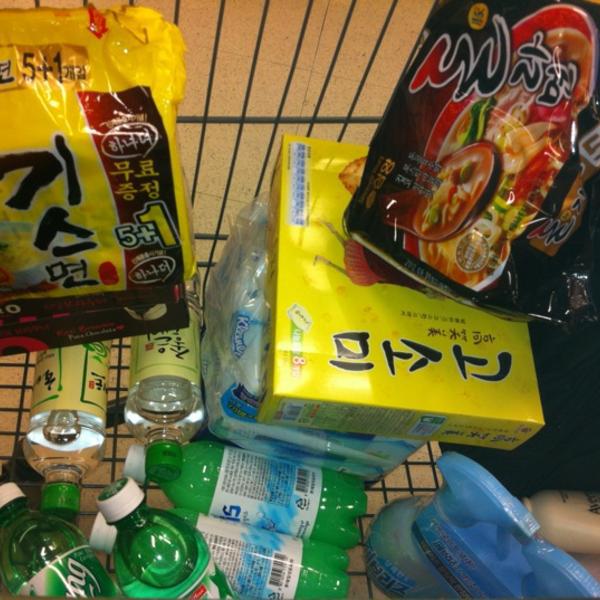 Photo taken at 홈플러스 (Home plus) by Tle M. on 4/29/2012-釜山市海云台区Centum东路6号(Centum City店) Photo taken at 홈플러스 (Home plus) by Tle M. on 4/29/2012