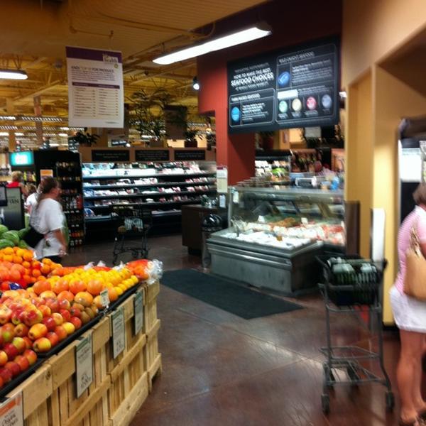 Photo taken at Whole Foods Market by Marvin N. on 7/24/2011-肯塔基州列克星敦列克星敦绿色巡回背景161(在尼古拉斯维尔路) Photo taken at Whole Foods Market by Marvin N. on 7/24/2011