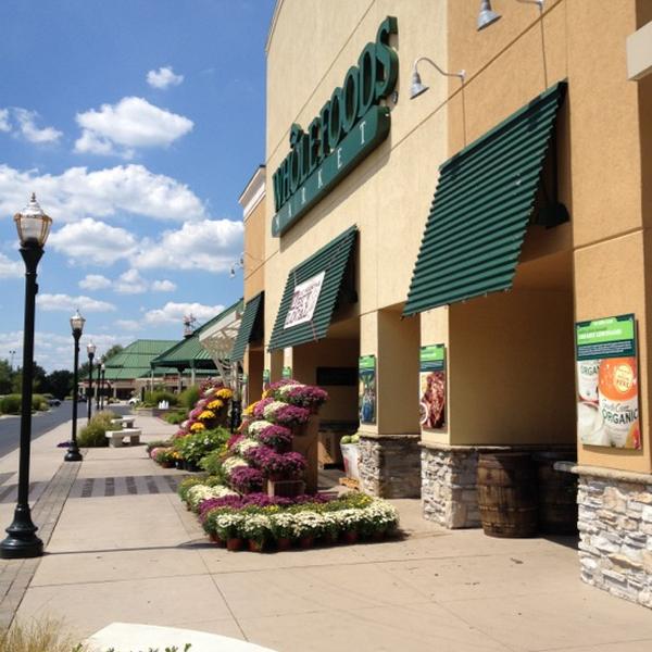 Photo taken at Whole Foods Market by Rafaelito F. on 8/18/2012-肯塔基州列克星敦列克星敦绿色巡回背景161(在尼古拉斯维尔路) Photo taken at Whole Foods Market by Rafaelito F. on 8/18/2012