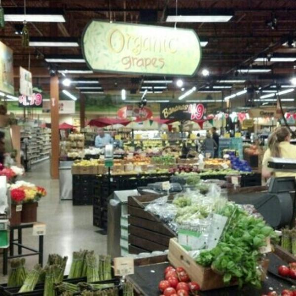 Photo taken at Wegmans by Dennis O. on 11/27/2012-美国新泽西州伍德布里奇木桥中心15 Photo taken at Wegmans by Dennis O. on 11/27/2012