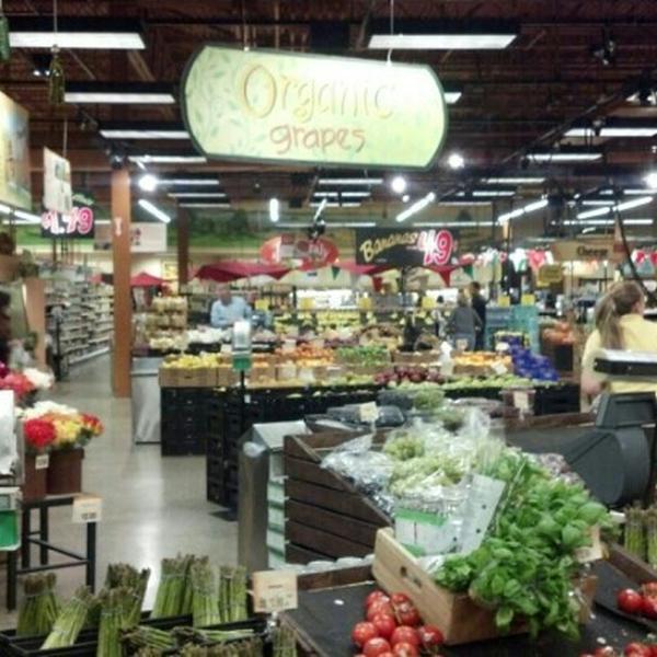 Photo taken at Wegmans by Dennis O. on 11/20/2012-美国新泽西州伍德布里奇木桥中心15 Photo taken at Wegmans by Dennis O. on 11/20/2012