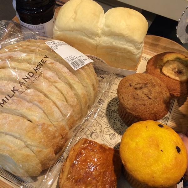 Photo taken at 이마트 (e-mart) by Jonghyun K. on 2/28/2014-釜山广域市莲堤89易买得超市 Photo taken at 이마트 (e-mart) by Jonghyun K. on 2/28/2014