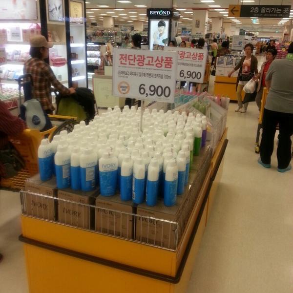 Photo taken at 이마트 (e-mart) by Gyeonghwan M. on 5/12/2014-釜山广域市莲堤89易买得超市 Photo taken at 이마트 (e-mart) by Gyeonghwan M. on 5/12/2014