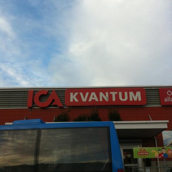 Photo taken at ICA Kvantum by Lars C. on 1/5/2013-瑞典西约塔兰省哥德堡里拉蒙克贝克路2A Photo taken at ICA Kvantum by Lars C. on 1/5/2013