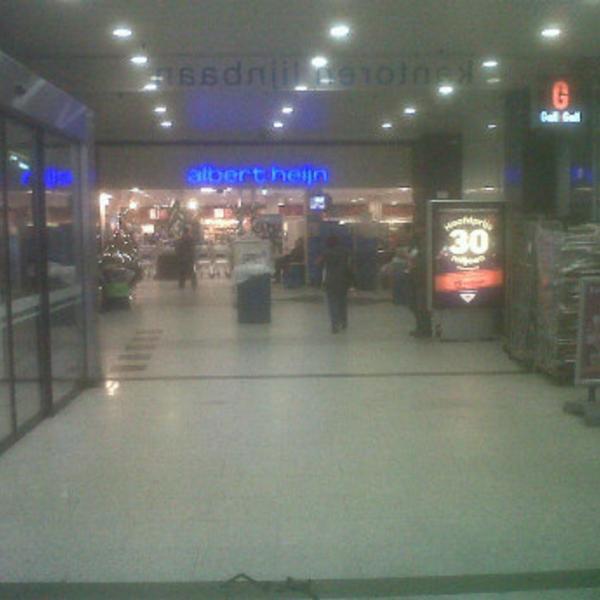 Photo taken at Albert Heijn by Robert S. on 12/22/2011-荷兰南荷兰省鹿特丹林班街121号 Photo taken at Albert Heijn by Robert S. on 12/22/2011