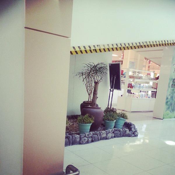 Photo taken at 롯데마트 (LOTTE Mart) by SuYoung J. on 8/9/2013