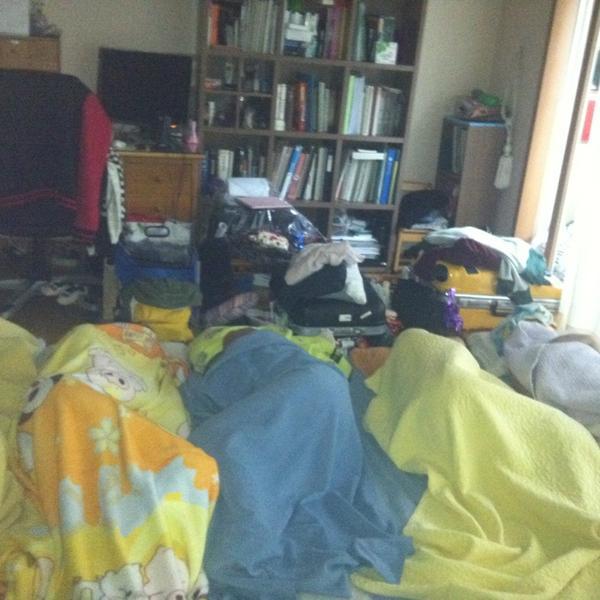 Photo taken at 홈플러스익스프레스(Home plus express) by Sariyaporn S. on 5/11/2013