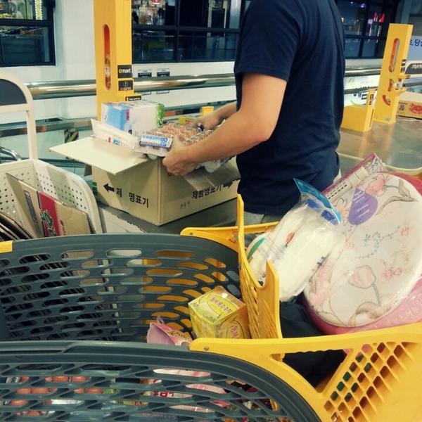 Photo taken at 이마트 (emart) by jiyoen l. on 10/3/2013-全罗北道全州市完山区中央洞96-1易买得超市 Photo taken at 이마트 (emart) by jiyoen l. on 10/3/2013