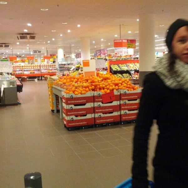 Photo taken at Albert Heijn by Ger A. on 11/22/2012-荷兰弗莱福兰省阿尔梅勒里约热内卢广场1号 Photo taken at Albert Heijn by Ger A. on 11/22/2012