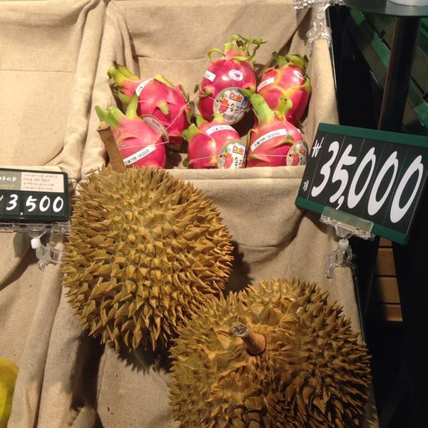 Photo taken at 홈플러스 (Home plus) by Jakyung S. on 3/3/2014-首尔东大门区千户大路133号 (龙头洞,Homeplus东大门店) Photo taken at 홈플러스 (Home plus) by Jakyung S. on 3/3/2014