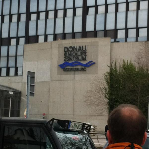 Photo taken at Donau-Einkaufszentrum (DEZ) by Taree on 3/19/2012