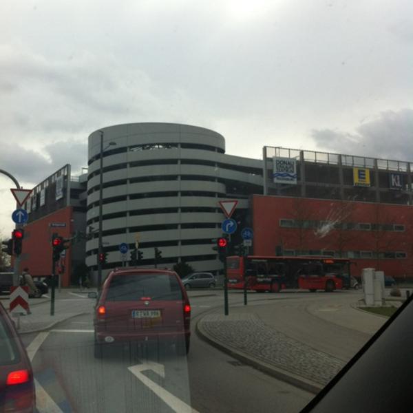 Photo taken at Donau-Einkaufszentrum (DEZ) by Taree on 4/4/2012