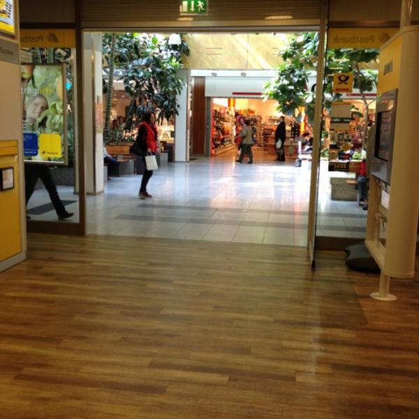 Photo taken at Donau-Einkaufszentrum (DEZ) by Der G. on 3/27/2012