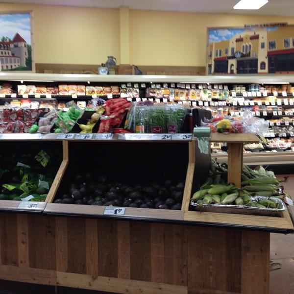 Photo taken at Trader Joe's by Lina on 6/8/2014-美国伊利诺斯州阿冈昆兰德尔南路1800 Photo taken at Trader Joe's by Lina on 6/8/2014