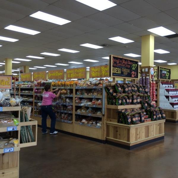 Photo taken at Trader Joe's by Bob R. on 7/19/2014-美国伊利诺斯州阿冈昆兰德尔南路1800 Photo taken at Trader Joe's by Bob R. on 7/19/2014
