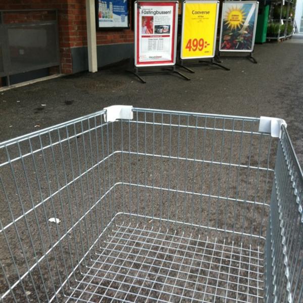 Photo taken at Coop Forum Vinsta by Max C. on 6/10/2012