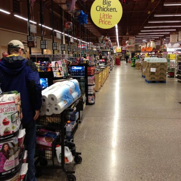 Photo taken at Wegmans by Gonzalo P. on 10/29/2012-美国新泽西州伍德布里奇木桥中心15 Photo taken at Wegmans by Gonzalo P. on 10/29/2012