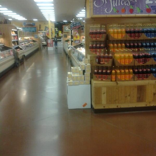 Photo taken at Trader Joe's by Matty M. on 11/17/2012-加尼福尼亚 奇诺岗佩顿街道13911(在盛大道) Photo taken at Trader Joe's by Matty M. on 11/17/2012