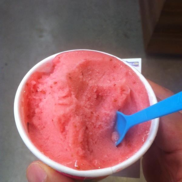 Photo taken at 이마트 / E-Mart by Jung Soo on 8/5/2012-大田市东区1689易买得超市 Photo taken at 이마트 / E-Mart by Jung Soo on 8/5/2012