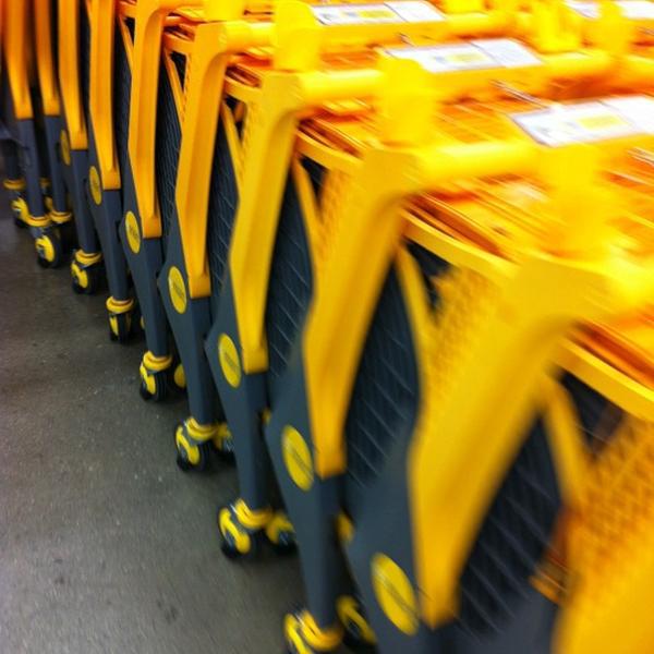 Photo taken at 이마트 / E-Mart by 태용 권. on 9/13/2012-大田市东区1689易买得超市 Photo taken at 이마트 / E-Mart by 태용 권. on 9/13/2012