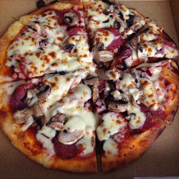 Photo taken at Woolworths by Rattie N. on 8/18/2014-澳大利亚新南威尔士州齐本德尔中央公园 Photo taken at Woolworths by Rattie N. on 8/18/2014