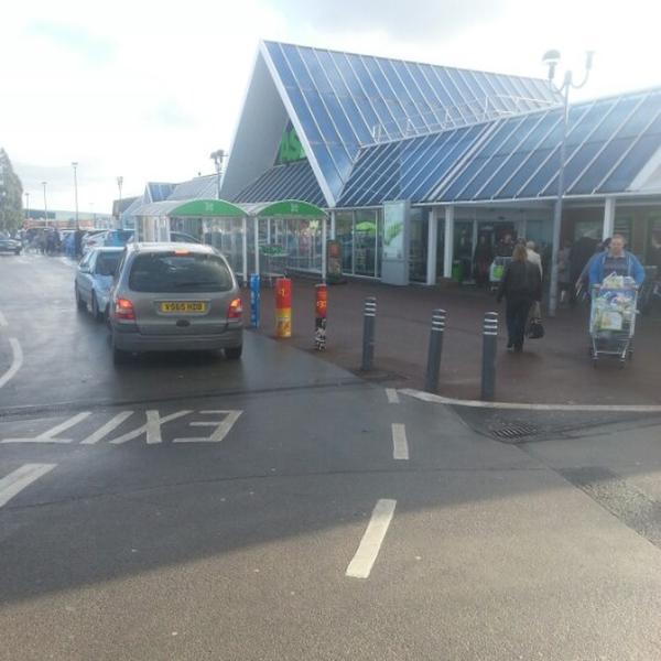 Asda 英国利兹莫利豪利公园路