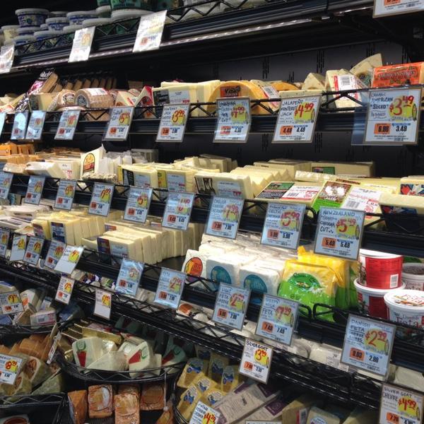 Photo taken at Trader Joe's by Lifang G. on 10/11/2013-美国纽约州水牛城尼亚加拉大瀑布大道1565 Photo taken at Trader Joe's by Lifang G. on 10/11/2013