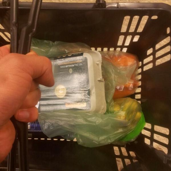 Photo taken at Woolworths by William B. on 10/10/2012-澳洲首都区2615霍尔特帕克斯博览会(哈德威克铬) Photo taken at Woolworths by William B. on 10/10/2012