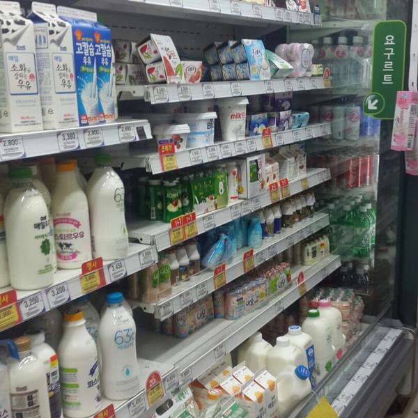 Photo taken at 홈플러스 익스프레스 (Home Plus Express) by Yongseok G. on 11/24/2014