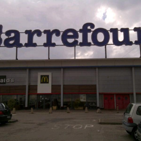 Photo taken at Carrefour by Franck L. on 5/8/2012-法国卢瓦尔埃卢维尔漫步广场14号 Photo taken at Carrefour by Franck L. on 5/8/2012