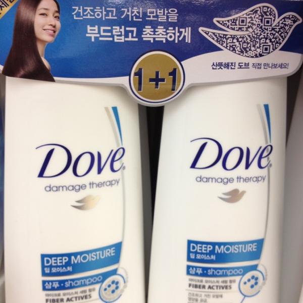 Photo taken at 이마트 / E-Mart by Simon K. on 3/25/2012