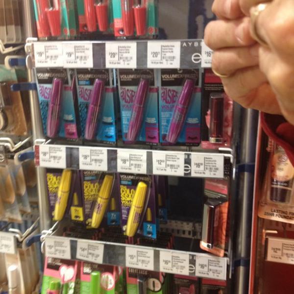 Photo taken at Coles by Alena D. on 4/21/2012-澳大利亚阿德莱德格罗特圣39 Photo taken at Coles by Alena D. on 4/21/2012