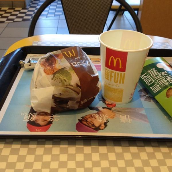 Photo taken at マクドナルド イオン南砂店 by Quisty on 11/21/2012