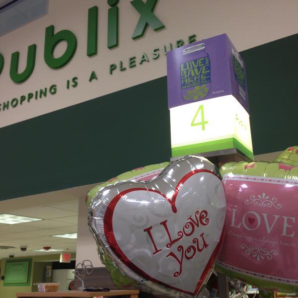 Photo taken at Publix by José O. on 5/15/2013