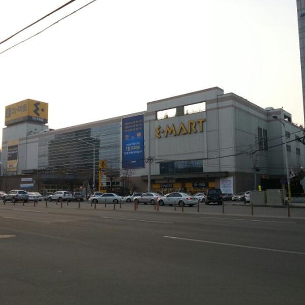 Photo taken at E-Mart by Liz D. on 12/27/2012-江原道春川市京春2341易买得超市 Photo taken at E-Mart by Liz D. on 12/27/2012