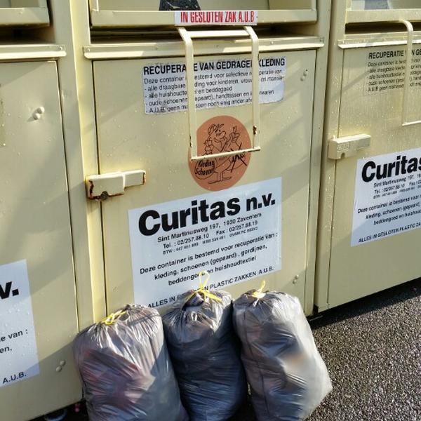 Photo taken at Proxy Delhaize by Yordi D. on 2/5/2015