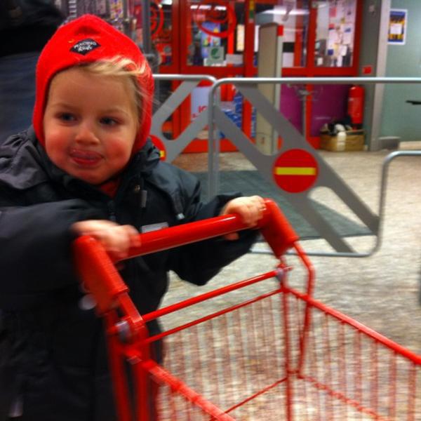 Photo taken at ICA Brunnen by Jonas L. on 12/5/2012-瑞典斯科讷省赫尔辛堡古斯塔斯兰兹路2号 Photo taken at ICA Brunnen by Jonas L. on 12/5/2012