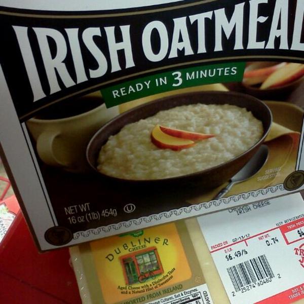 Photo taken at Trader Joe's by Ranie M. on 2/19/2012-奥勒冈比弗顿西南比佛顿希尔斯代尔高速公路11753 (申银万国朗伯德大街) Photo taken at Trader Joe's by Ranie M. on 2/19/2012