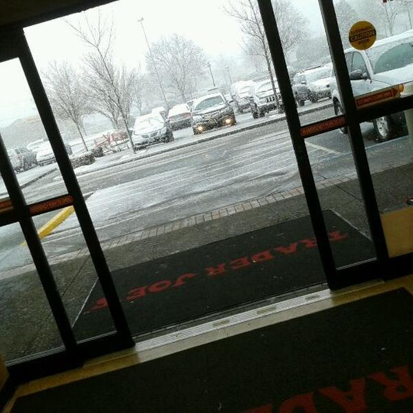 Photo taken at Trader Joe's by Carolina B. on 1/15/2012-奥勒冈比弗顿西南比佛顿希尔斯代尔高速公路11753 (申银万国朗伯德大街) Photo taken at Trader Joe's by Carolina B. on 1/15/2012