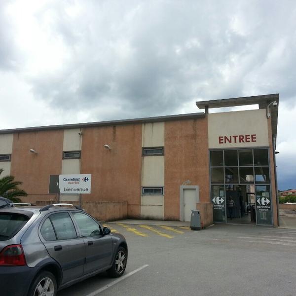 Photo taken at Carrefour by Longboard34 D. on 5/17/2013