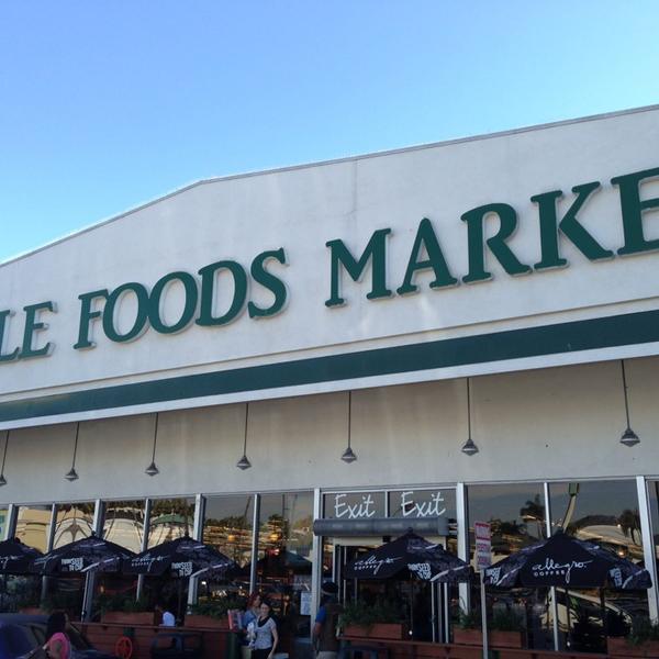 Photo taken at Whole Foods Market by Jeff Youngbok L. on 2/25/2013-美国加利福尼亚州洛杉矶费尔法克斯大道6350 Photo taken at Whole Foods Market by Jeff Youngbok L. on 2/25/2013