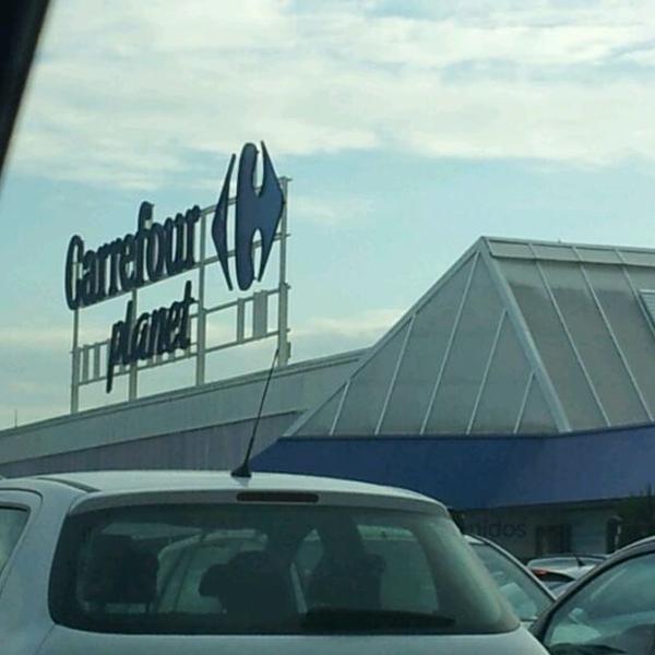 Photo taken at Carrefour Alfafar by Verónica H. on 3/31/2012-西班牙巴伦西亚阿尔法法尔拉阿布费拉大道 Photo taken at Carrefour Alfafar by Verónica H. on 3/31/2012