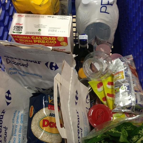 Photo taken at Carrefour Alfafar by Soy M. on 4/4/2013-西班牙巴伦西亚阿尔法法尔拉阿布费拉大道 Photo taken at Carrefour Alfafar by Soy M. on 4/4/2013