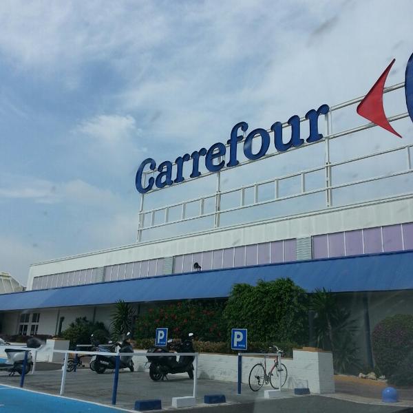 Photo taken at Carrefour Alfafar by Javier Arnal on 8/5/2013-西班牙巴伦西亚阿尔法法尔拉阿布费拉大道 Photo taken at Carrefour Alfafar by Javier Arnal on 8/5/2013