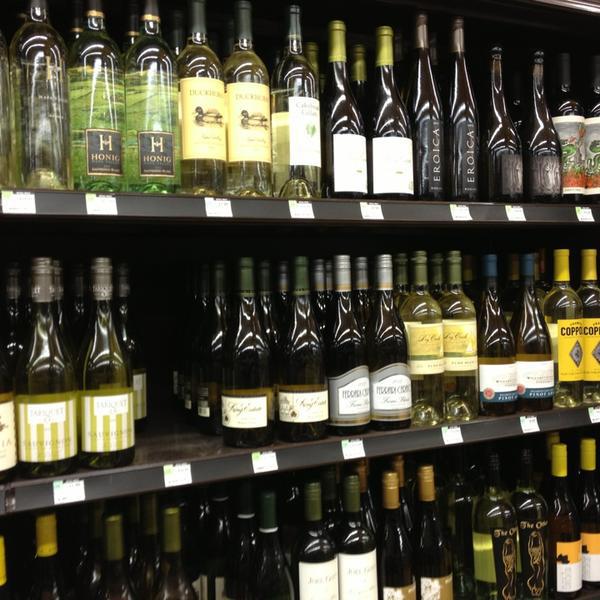 Photo taken at Whole Foods Market by Stella on 8/30/2013-加尼福尼亚圣莫尼卡威尔希尔大道500(在第5街) Photo taken at Whole Foods Market by Stella on 8/30/2013