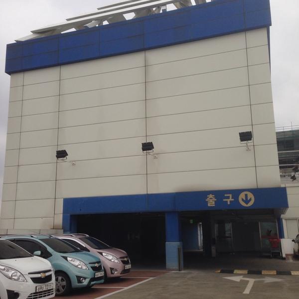 Photo taken at 홈플러스 (Home plus) by Yoonseok H. on 4/3/2014