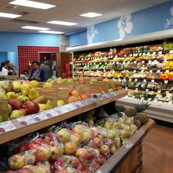 Photo taken at Trader Joe's by Tamon K. on 4/11/2015