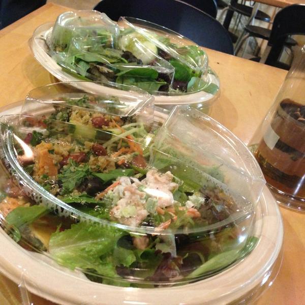 Photo taken at Whole Foods Market by China L. on 1/7/2013-佛罗里达州劳德代尔堡联邦高速路2000号(在第19大街和21大街之间) Photo taken at Whole Foods Market by China L. on 1/7/2013