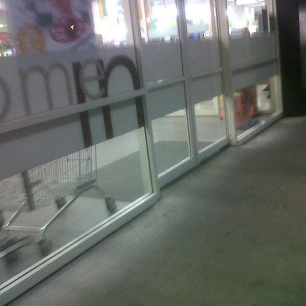 Photo taken at Countdown by Hendrik B. on 10/21/2012